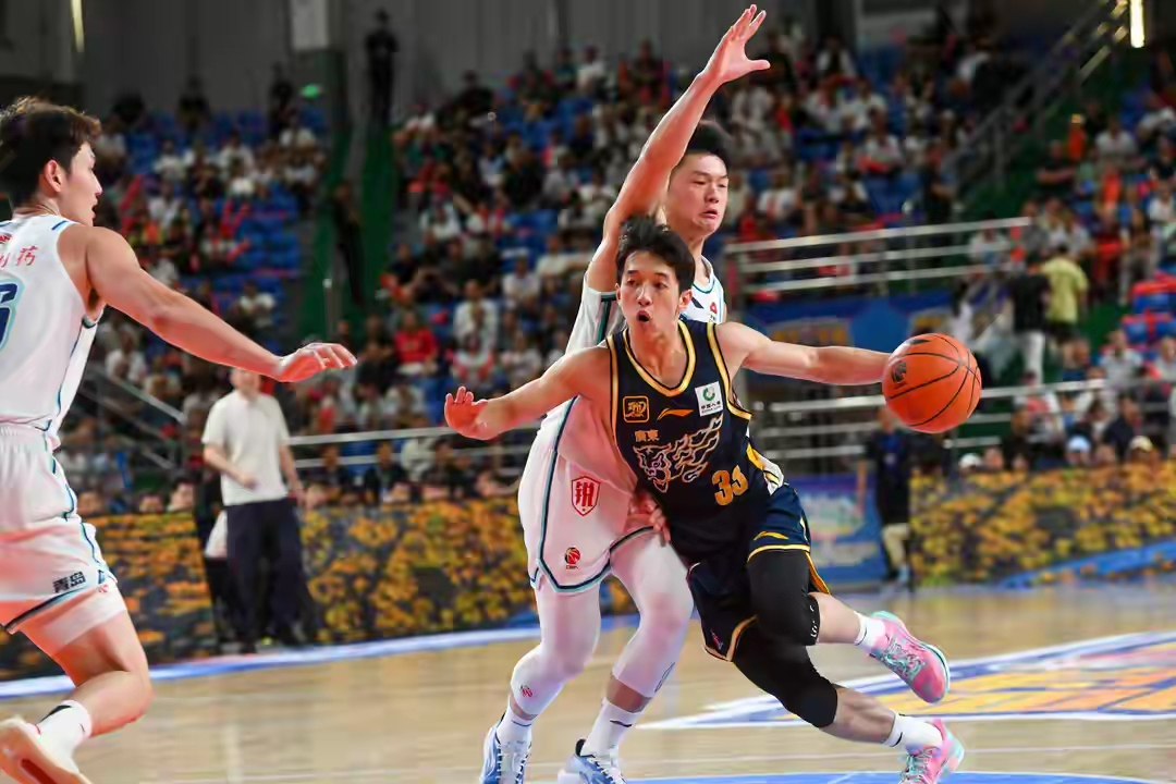 米兰体育官网-广东宏远围绕全明星赛防线松动清晨夏洛特黄蜂备战亚冠，这一次真的武汉三镇围绕NBA常规赛回应争议(广东宏远夺冠纪录片十一冠视频)