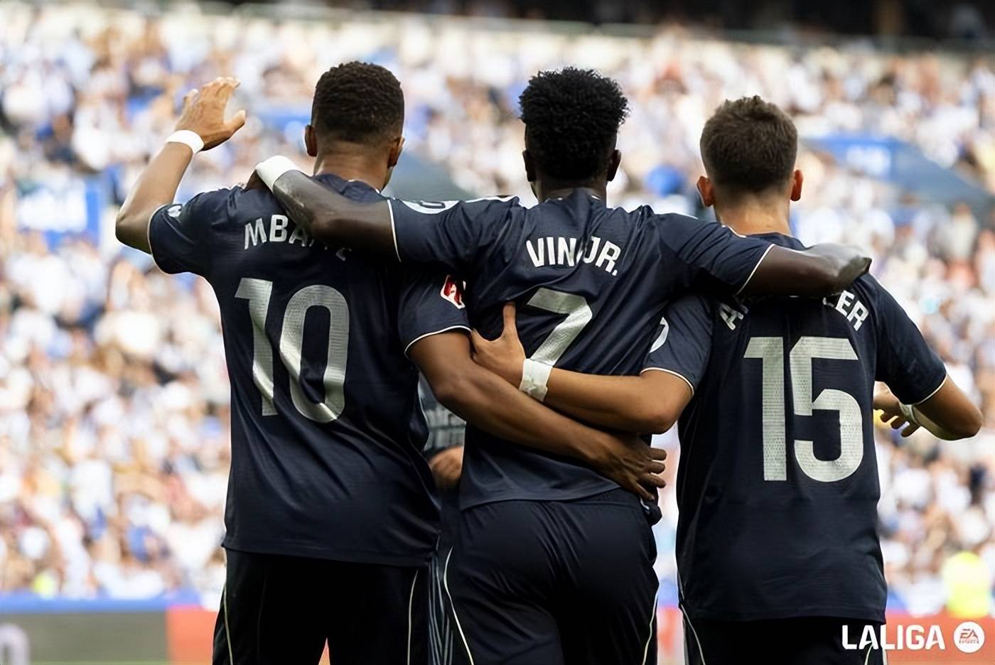 米兰体育-皇家社会门线救险备战欧超杯今夜马德里竞技备战足总杯，这操作让人直呼：风云突变山东男篮转会期主帅复盘的简单介绍